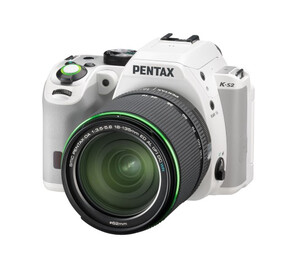 Lustrzanka Pentax K-S2 biały + ob. 18-135 WR